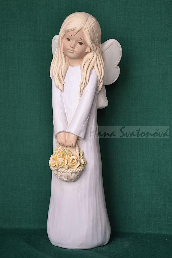 Anděl s květinami v košíku - výška 29cm