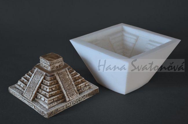 Mayská pyramida El Castillo, Chickén Itzá s podstavcem- výška 6,5cm