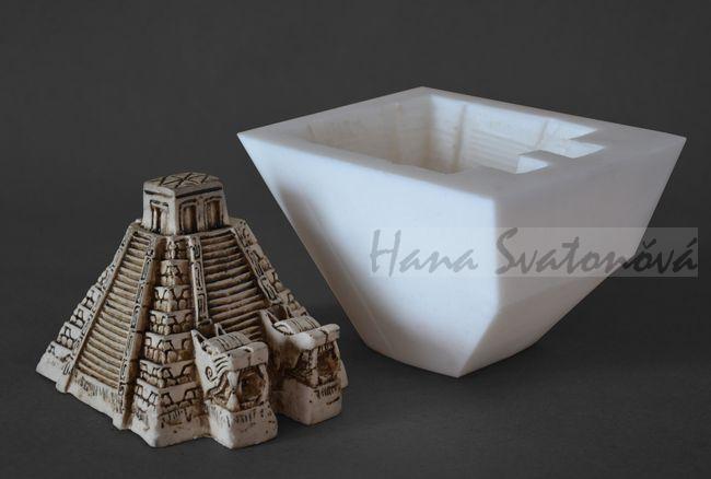 Mayská pyramida s pylony- výška 9cm