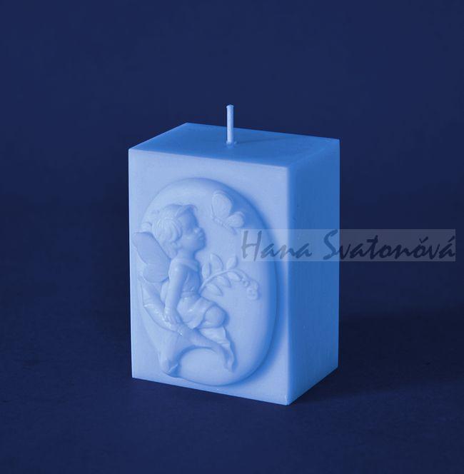 Chlapeček s motýlem hranol - výška 8,5cm
