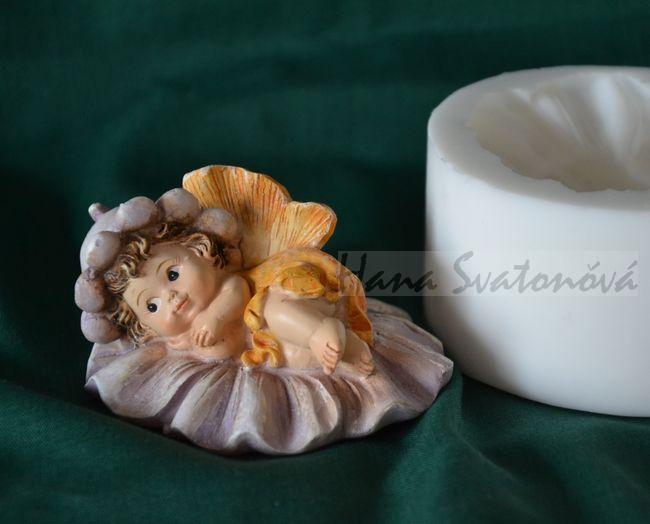 Skřítek na květině- výška 4cm