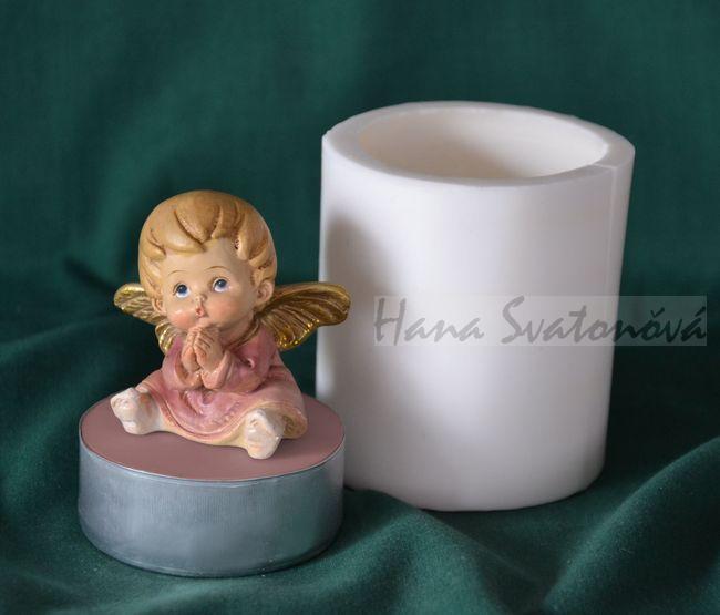 Andělíček střední modlící