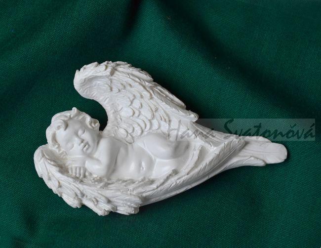 Relief - Andílek v křídle pravý