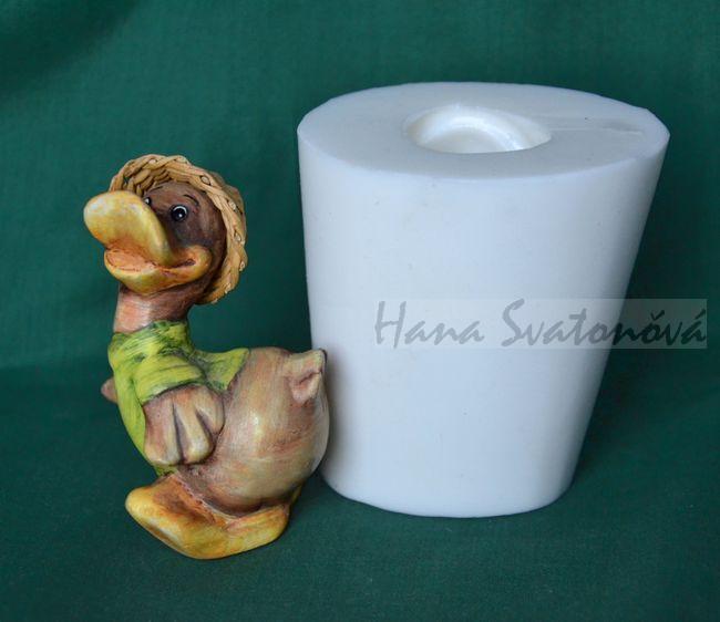 Kacena ve slamáku - výška 8cm