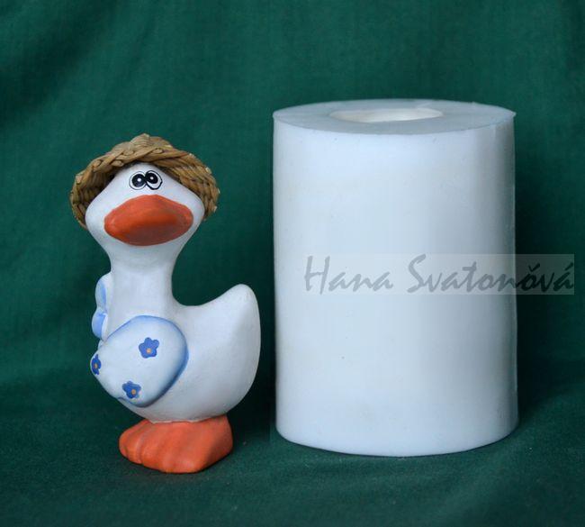 Husa ve slamáku - výška 8cm