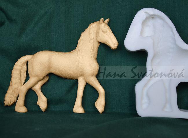 Relief Kůň klasik stojící 12x11,5cm