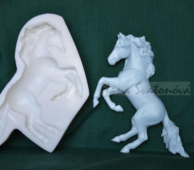 Relief Kůň klasik ve skoku 10x14cm