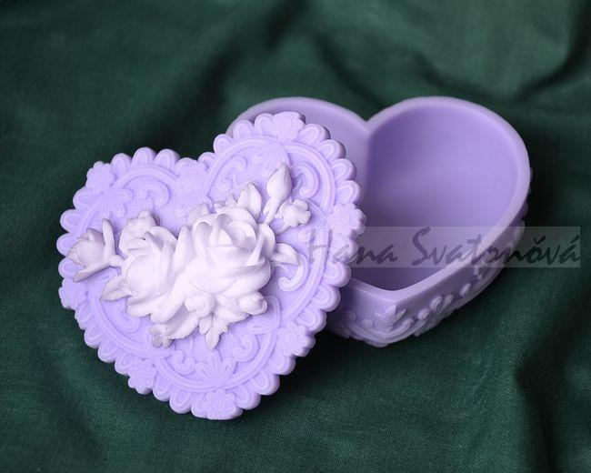Kazeta Květinové srdce, velikost 8,5x7,5x5cm