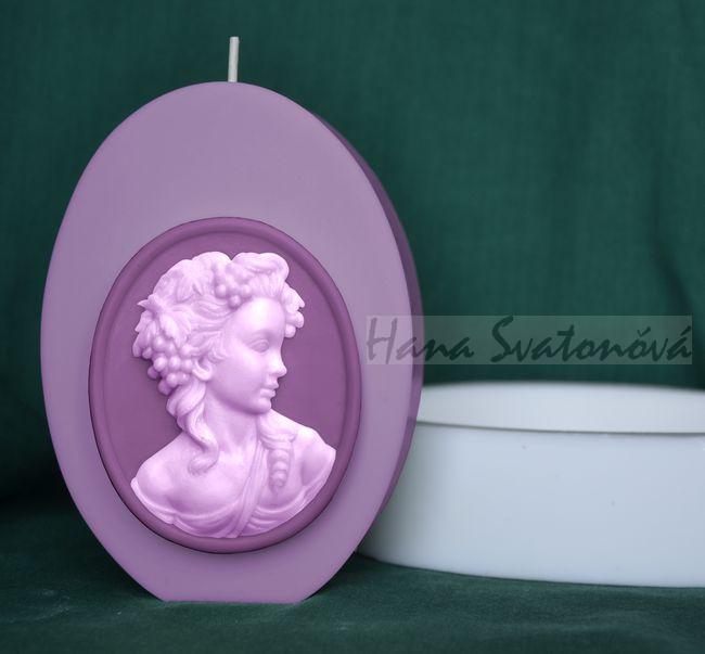 Madona - Oval, velikost 12,7x9x5cm