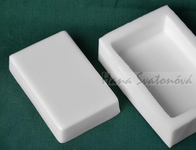 Obdélník základní s lesklým povrchem 8x5,5 x1,8cm