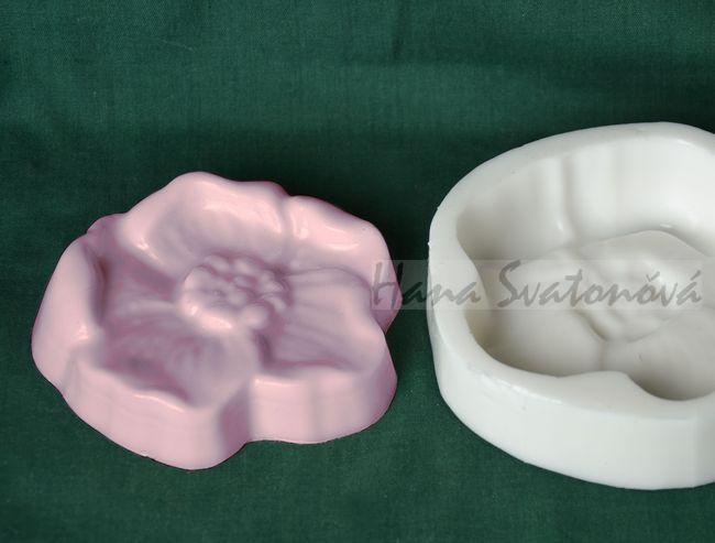 Květ 4, velikost 8,5x8,5x2,5cm