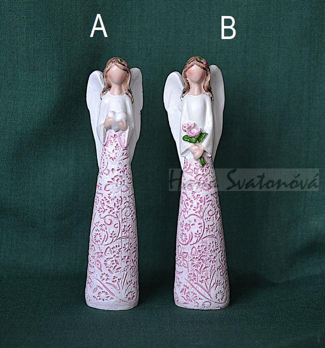 Anděl s květinou ve vlasech a květinou - výška 9,5cm