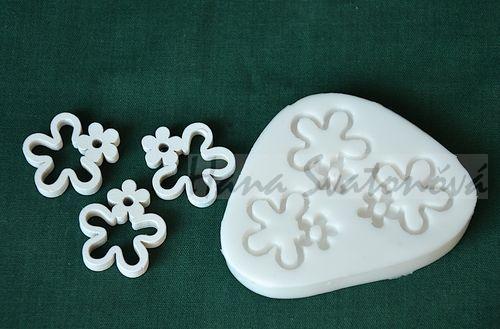 Relierf 3 kvítka - velikost 2,6x0,4cm