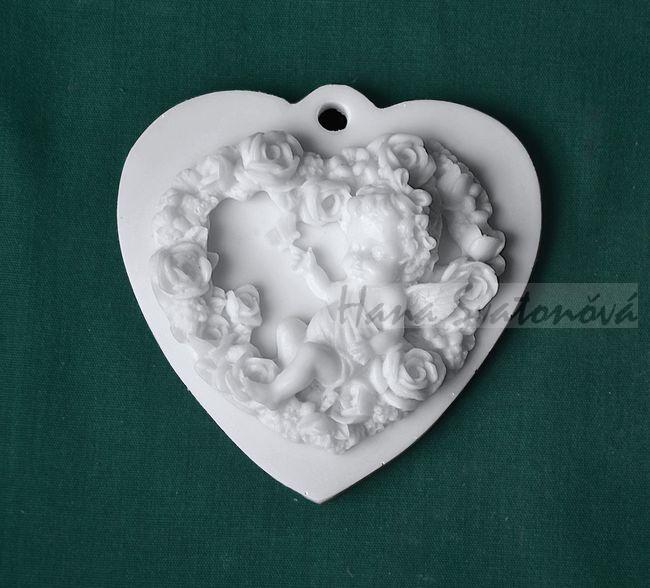 Relief srdce závěs, Andělíček v květinovém srdíčku - 8,5x8,5cm