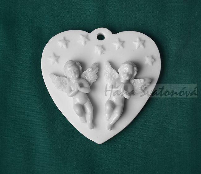 Relief srdce závěs, 2 andělíčci - 8,5x8,5cm