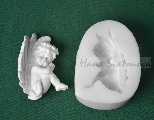 Relief Andělíček s vysokými křídly, výška 4,5cm