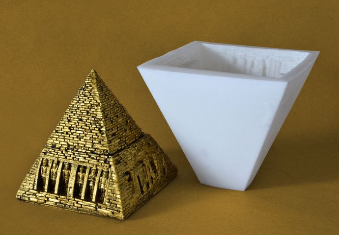 Pyramida velká - výška 13cm