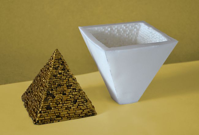Pyramida malá - výška 7,5cm