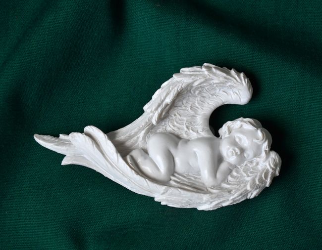 Relief - Andílek v křídle levý