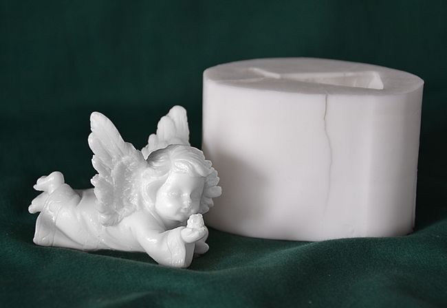 Andělíček s diamantem ležící - výška 4,5cm
