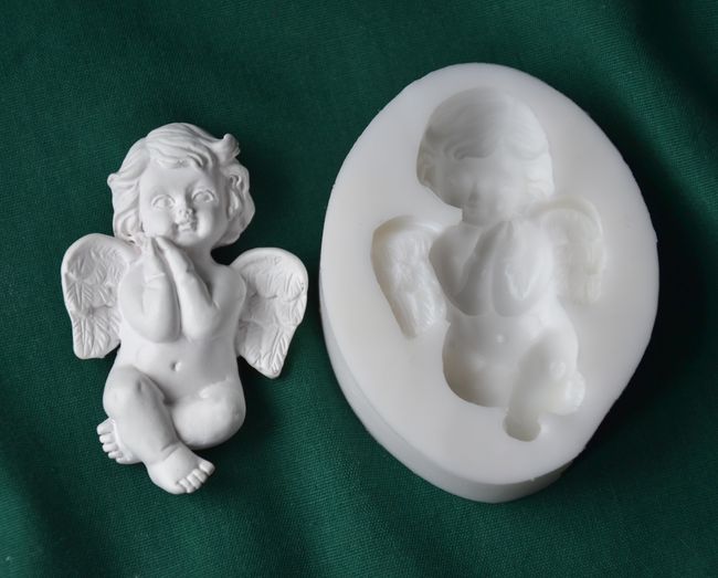 Relief Andílek s podepřenou hlavou - vel. 4x6,5cm