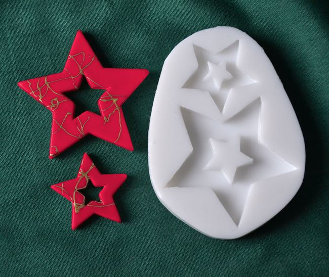 Relief 2 červené hvězdy - vel. 2,7a4,6cm