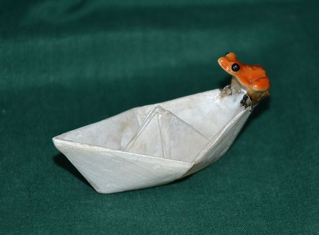 Žabka a loďka z papíru - vel. 7cm