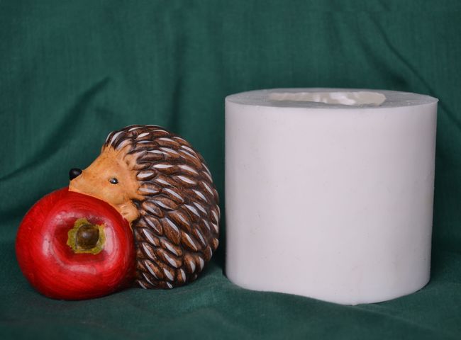 Ježek s jablkem - výška 6cm