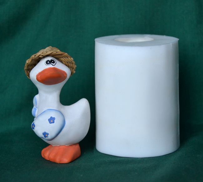 Husa ve slamáku - výška 8cm