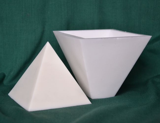 Jehlan, výška 7,8cm
