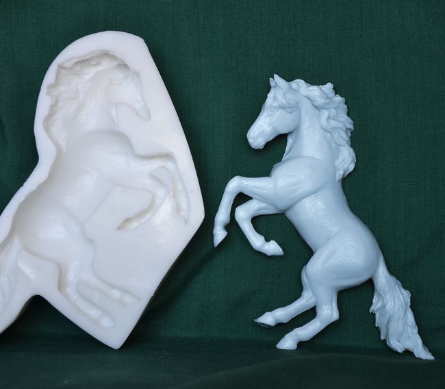 Relief Kůň klasik ve skoku 10x14cm