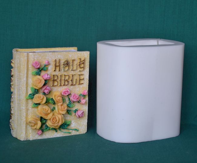 Bible - forma 3D, velikost 8x5x9,5cm