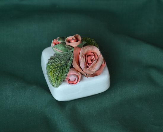 Růže dekor čtverec, velikost 5x5x4cm