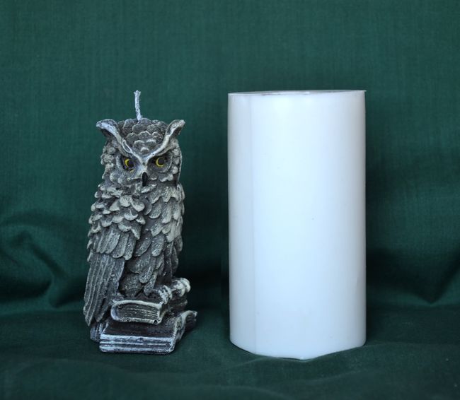 Sova na knize - výška 9,5cm