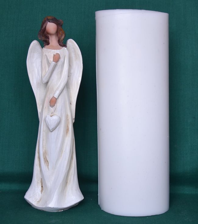 Anděl bílý se srdcem - výška 21cm