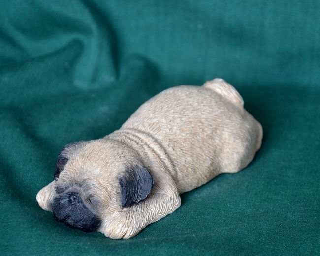Buldoček spící - šířka 9cm