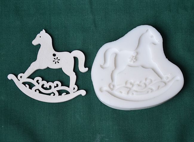 Relief Houpací kůň - vel. 7x6,5cm
