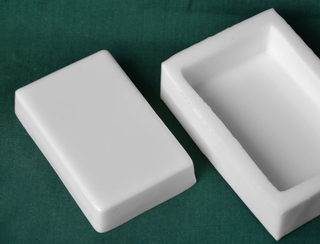 Obdélník základní s lesklým povrchem 8x5,5 x1,8cm
