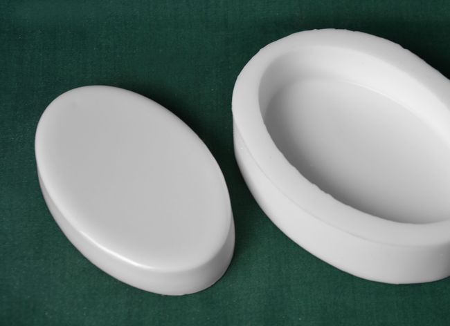 Oval základní s lesklým povrchem 8,5x5,5x1,4cm