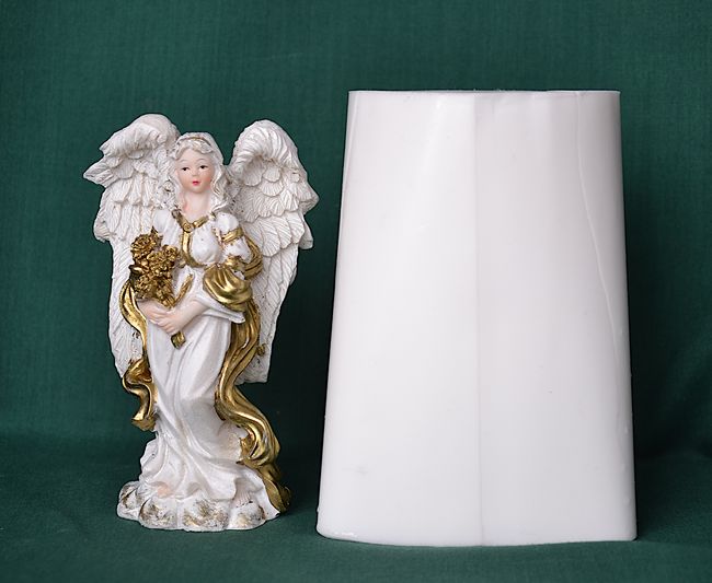 Anděl se zlatým plédem - výška 12cm