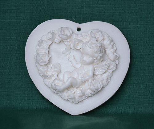 Relief Andělíček v květinovém srdíčku - 9x8cm