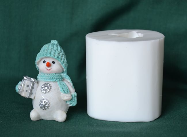 Sněhuláček s dárečkem, výška 5cm