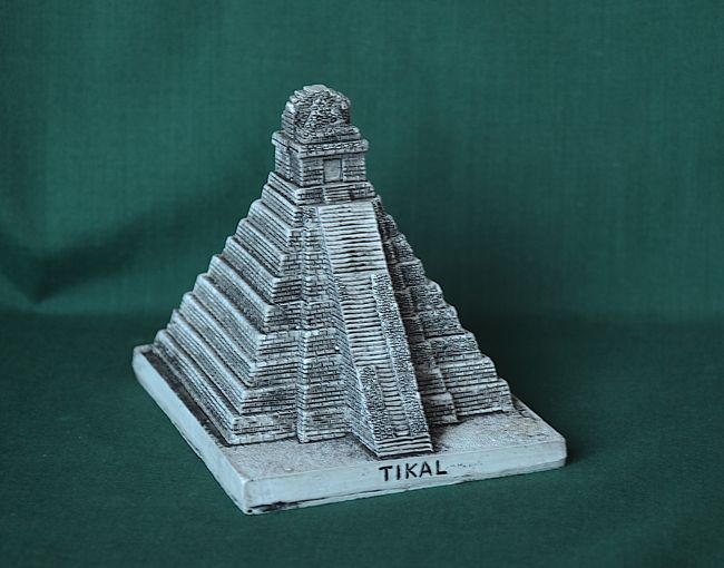 Pyramida Tikal Guatemala - výška 9cm