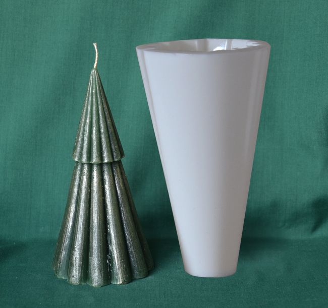 Stromeček vroubkovaný - výška 16cm