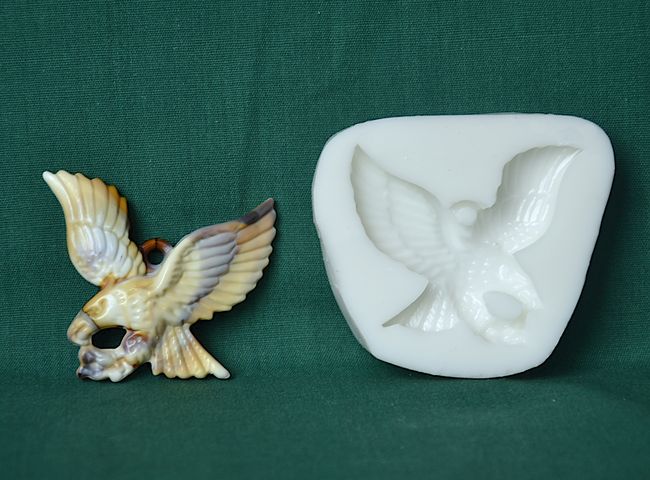 Relief orel 2 - přívěsek, velikost 5x4,5cm