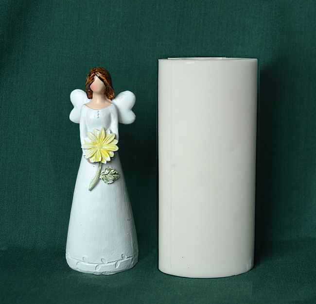 Andělka s květinou - výška 11,5cm