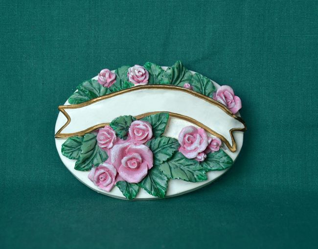 Relierf Ovál s růžemi - velikost 7,5x5,5cm