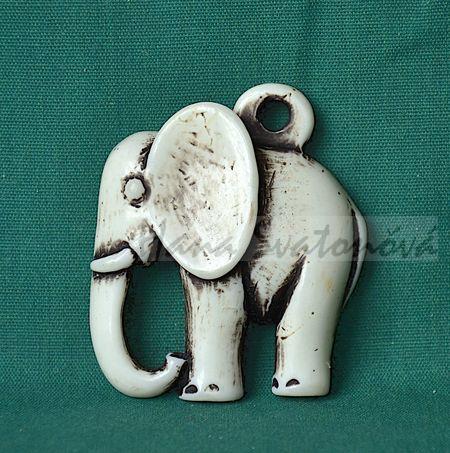 Relief slon - přívěsek - vel. 4x4,5cm