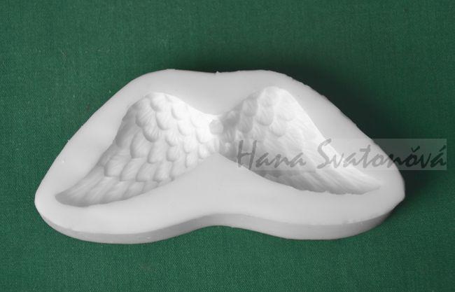 Relief andělská křídla s dírkou, vel. 10cm
