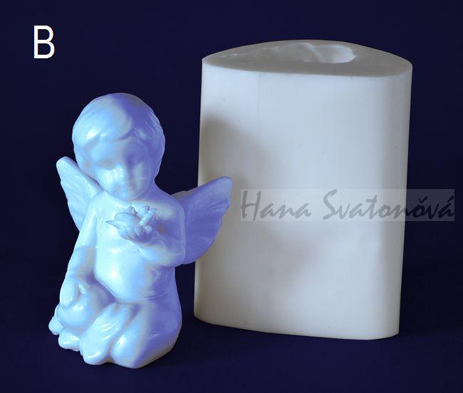 Anděl s růží - výška 10,5cm